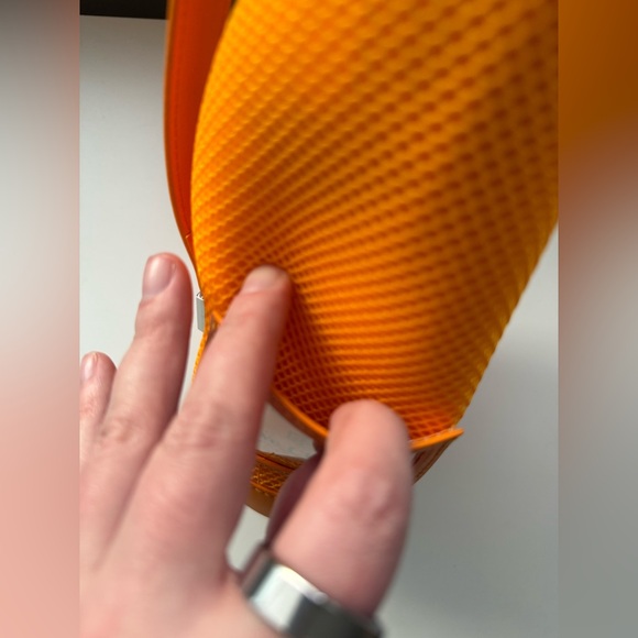 BNWOT Veuve Clicquot Brut Insulated Orange Ice Jacket - Picture 9 of 10